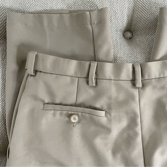 Haggar Mens Khaki Chino Pants Flat Front 34 x 32 - Picture 1 of 7